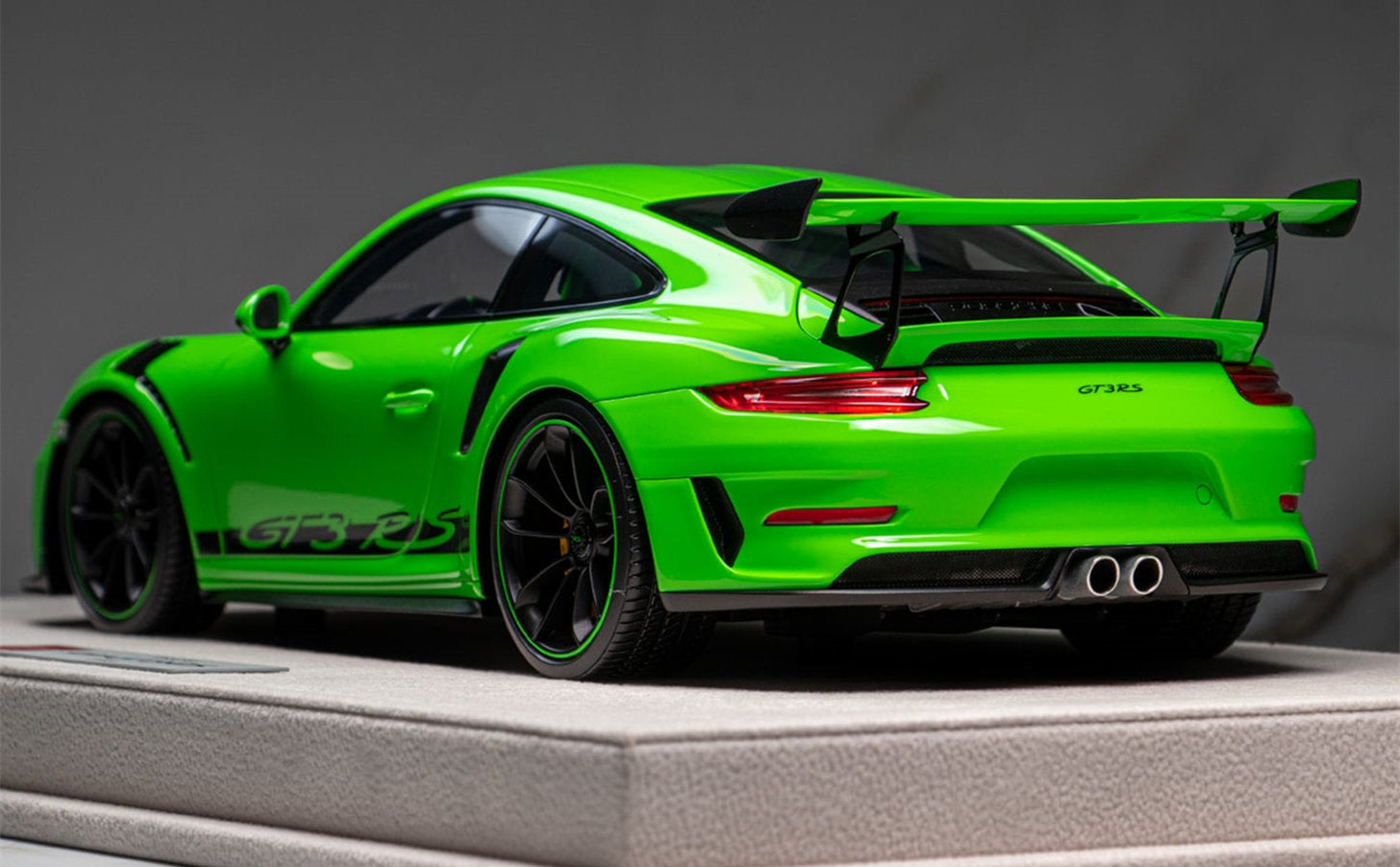 PORSCHE 911 GT3 RS VERT SPARK 1/18°